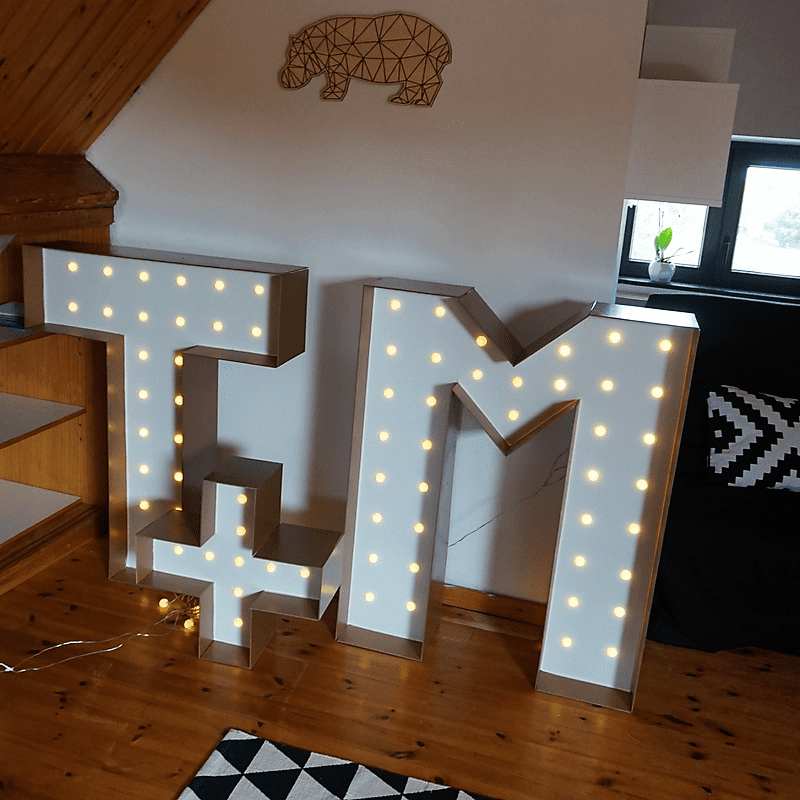 letters T & M